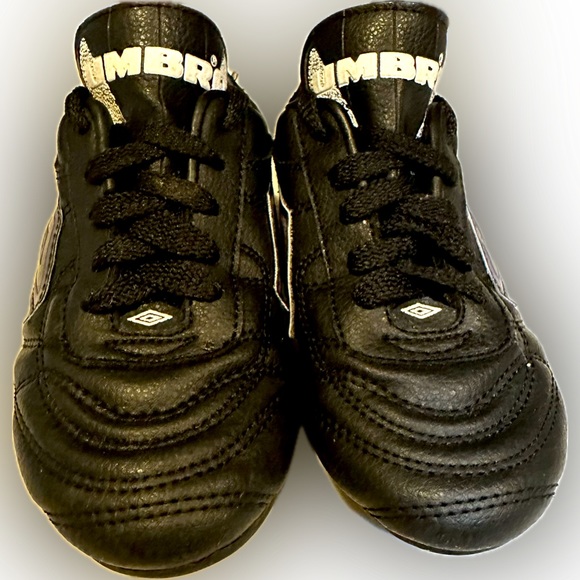 VTG UMBRO SOCCER CLEATS SZ 1.5 KID CHILD UNISEX SOFTBALL BASEBALL SPORTS NOVELTY - Picture 2 of 12